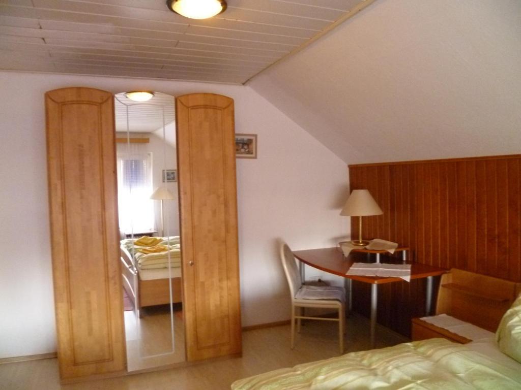 Hotel Rotbuche Westoverledingen Zimmer foto